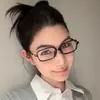 Gafas de montura cuadrada negra para influencers Montura simple de alta gama para hombres y mujeres Esenciales para ir al trabajo con look natural Montura anti luz azul