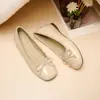 Sapatos femininos estilo francês com salto oculto, bico fino e um novo design outono 2026 apresentando salto médio, estilo para o trabalho e detalhe de laço, sapatilhas Mary Jane