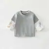 Camiseta de Manga Larga 100% Algodón para Niños, Estilo Nuevo Primavera y Otoño, Sudadera para Bebé, Camiseta Base, Top de Dos Piezas Falsas con Parches para Niños