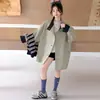 Abrigo para Niña 2026 Nuevo Otoño Moda Casual Versátil Infantil de Longitud Media Estilo Coreano Gabardina para Niños Mayores