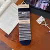 Calcetines Retro Rayados de Media Pantorrilla para Mujer estilo ins Coreano Otoño/Invierno Algodón Etiqueta de Tela con Letras Color Contrastante Calcetines Sin Costuras Apilados