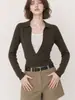 Elegante conjunto de dos piezas con top de punto de manga larga color verde oliva y escote en V profundo para mujer, diseño de otoño, ropa de nicho
