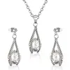 Aretes y Collar de Diamantes Blancos de Moda Europeos y Americanos, Aretes Dorados Calados Personalizados y Versátiles, Juego de Collar de Acero Inoxidable para Mujer