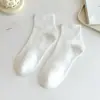 Meias Esportivas Brancas de Algodão de Xinjiang, Desodorantes, Absorventes de Suor, Versáteis para Homens e Mulheres, Comprimento Médio, Meias de Algodão de Inverno para Casais