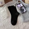 Calcetines de algodón estilo coreano con etiquetas de tela para mujer, primavera y otoño, tejido de bloques de color estilo miu, calcetines de algodón hasta la pantorrilla con borde enrollado retro, estilo femenino