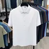 Novo modelo de verão para vendas em alto volume, camisa de seda gelada sem costura para homens, manga curta, toque de alta qualidade, camisa masculina, disponível para dropshipping