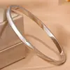 Pulsera de Acero de Titanio para Mujer, Estilo Europeo y Americano, Pulsera de Anillo Simple Curvado Liso, Sensación de Alta Gama, No se Desvanece, Pulsera de Acero Inoxidable para Pareja