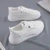 Zapatillas blancas para mujer con diseño de grulla de almohada blanca 2026 verano nuevo versión coreana versátiles zapatillas de suela gruesa populares zapatos de papá zapatos de moda de celebridad de internet