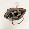 Bolsa Grande Casual e Fashion para Mulheres 2025 Primavera Nova Tendência Bolsa Tote Bolsa de Ombro Grande Capacidade para o Dia a Dia