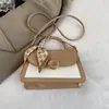 Bolsa feminina estilo fresh bicolor, nova bolsa quadrada pequena elegante e fashion primavera/verão 2026, bolsa de ombro e transversal de alto valor estético