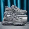 Zapatos deportivos casuales de moda para hombre, versátiles para el trabajo, otoño 2026, antideslizantes, resistentes al desgaste, zapatos de seguridad con suela de neumático, duraderos para sitios de construcción