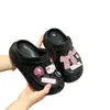 Moda 2025 Rojo Cuadros Abanico Gato Kt Lindo Versátil Accesorios DIY Charms Desmontables para Zapatos para Niñas