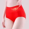 Pantaletas Rojas de Cintura Alta con Estampado Dorado, Pantaletas Rojas de Algodón Puro para el Año Zodiacal de Uno, Pantaletas Rojas Festivas con Estampado de Carpas Rojas