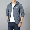 Roupas de Solado Novo de Verão para Homens Jaqueta Fina Respirável Outdoor Secagem Rápida Roupa de Pesca Corta-vento à Prova de UV com Capuz