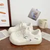 2026 Novo Estilo Casual de Primavera Sapatos Brancos de Sola Grossa Versáteis para Mulheres Cadarço Tênis Alemão Tendência para Estudantes Sapatos Esportivos