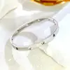 Minimalista Aço Titânio Material Elegante Ouro 18K Vazado Geométrico Estrela de Cinco Pontas Joia Pulseira Venda Quente Transfronteiriça Feito à Mão