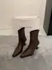 Botas femininas retrô de salto alto finas, novas botas Martin de outono e inverno com bico quadrado e salto grosso, botas curtas elásticas na cor marrom Maillard para mulheres