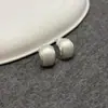 Pendientes de Bloqueo de Color Cepillado Estilo Francés con un Diseño Sencillo y Elegante, Versátiles y de Alta Calidad, Estilo Coreano y Japonés Moderno, Pendientes Nuevos para Mujer