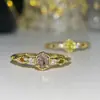 Anel Versa Xiaohongshu Retrô de Alto Padrão Verde Maçã para Mulheres Banhado a Ouro 18K Personalizado Ins Versátil Acessível Anel de Luxo