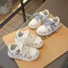Zapatillas Deportivas Transpirables para Niños 2026 Primavera Nuevas Estilo Coreano Tenis de Caña Baja para Niñas Zapatos Casuales de Dibujos Animados con Suela Suave para Niños