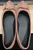 Novos Sapatos Femininos Primavera/Verão 2026 Bico Fino Raso Estilo Coreano Mocassins Casuais com Fivela Redonda Slip-On Sapatos Preguiçosos para o Trabalho