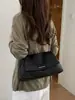 Bolso de Hombro Grande de Gran Capacidad para Mujer, Estilo de Alta Gama, Nuevo Modelo 2026, Bolso de Hombro con Superficie Suave, Bolso Cruzado Versátil con Cadena