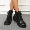 Botas Martin de color metálico transfronterizas para mujer, con correas de hebilla, cremalleras laterales, suelas gruesas, tacones gruesos y un diseño inspirado en la ropa de trabajo; botines cortos para mujer al por mayor