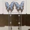 Aretes de mariposa de cristal degradado azul hielo sal de mar de verano, diseño nicho, aretes Mori de perla de imitación, aretes de alta gama