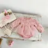 Nuevo mameluco de bebé para niña estilo princesa dulce de otoño con malla floral tridimensional y cuello con volantes, enterizo tipo vestido de manga larga