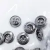 Botões Haoxing São Usados Exclusivamente para Botões de Metal Liga de Quatro Furos e Botões para Costura de Camisas. Logotipos Diferentes Podem Ser Personalizados