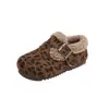 Sapatos Infantis Birkenstock 2026 Outono e Inverno Novo Estilo Sapatos de Algodão Quentes com Forro de Lã Estampa de Leopardo para Meninas Sapatos Peludos Slip-On para Meninos