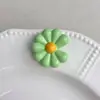 Pintado Goteo de Aceite Agujero Grande Flor Margarita DIY Funda para Teléfono Materiales de Decoración Hechos a Mano Accesorios Coloridos Piezas Pequeñas