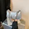 Bolso pequeño transfronterizo estilo retro para mujer, nuevo bolso casual de color liso para otoño 2026, moderno bolso de hombro y cruzado