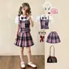 Conjunto JK de três peças estilo preppy de verão para meninas: conjunto de colete xadrez e saia plissada para apresentações escolares e uso casual