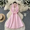 Vestido francés de cuello halter con escote en V para mujer, puro y sexy, sin espalda, vestido de línea A que ciñe la cintura, elegante y adelgazante, vestido de vacaciones, ropa de verano