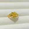 Anillo de Joyería Color Arena Dorada para Mujer Anillo Abierto de Flor de Rosa de Oro Imitación Nicho de Gama Alta Boda Tres Joyas Doradas