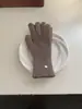 Conjunto de Dos Piezas de Bufanda y Guantes para Mujer Invierno 2025 Nuevo Blanco Tejido de Lana Engrosado Bufanda Versátil Cálida para Ropa de Trabajo