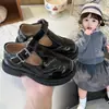 Sapatos de couro para meninas, sapatos de princesa infantis, sapatos Mary Jane, novos sapatos de performance retrô estilo britânico para primavera e outono, com sola macia, para meninas pequenas