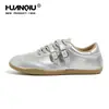 Zapatillas de Entrenamiento Globales Plateadas Alemanas para Mujer Verano 2026 Nuevas Casuales Zapatillas de Ballet con Hebilla Única Zapatos de Carrera para Mujer