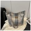 Popular Bolso Tote de Cuadros con Correa Ancha para Hombro para Mujer 2025 Verano Nueva Moda Retro Bolso de Hombro Único Cruzado Bolso de Axila