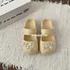 Zapatos tipo ballet perforados para mujer, nuevo modelo de verano 2026, con moño en forma de corazón, antideslizantes, puntera cerrada, sandalias de exterior Mary Jane