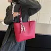 Bolsa Tote Vermelha Feminina 2026 Nova Grande Capacidade Bolsa para o Dia a Dia Textura de Alto Padrão Bolsa de Ombro Único de Mão Bolsa para Noiva Casamento