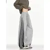 Calça Masculina Tendência 2026 com Listras Laterais de Cinco Listras, Estilo Esportivo High-Street, Calça Reta de Perna Larga de uma Marca Tendência