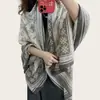 ¡Recuerdos gris claro! Bufanda clásica de algodón y lino para mujer, adecuada para primavera y otoño, estilo coreano, versátil, simple, bufanda larga de gasa, chal de protección solar de verano