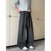 Calça de moletom cinza escuro plissada para homens, calça esportiva de malha larga e fluida para outono, calça casual de perna larga moderna estilo americano