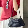 Bolsa tecida simples, moderna, minimalista, texturizada, versátil, inspirada no estilo coreano e japonês, bolsa de ombro, bolsa de axila, bolsa baguette, bolsa de mão