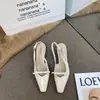 Sandálias pretas de salto alto, bico quadrado, estilosas, modernas, com dedos fechados, sapatos de fada, estilo coreano, adequadas para saias, sandálias sem costas