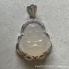 Los Colgantes de Ágata y Calcedonia Vienen en Varios Estilos, con Accesorios de Incrustaciones de Jade, Piezas de Ágata Roja y Jade, y Pequeñas Figuras de Buda Maitreya Incrustadas