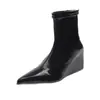 Botas elegantes de tacón de cuña con punta fina, estilo petite, de nuevo diseño, botines cortos estilo francés para mujer, botas estilizadas que aumentan la altura, moda de otoño e invierno