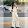 Conjunto estiloso de primavera e outono, com caimento solto, apresentando um visual chique e relaxado, com um moletom de bolso com zíper e calças de perna larga com cordão - um conjunto de duas peças